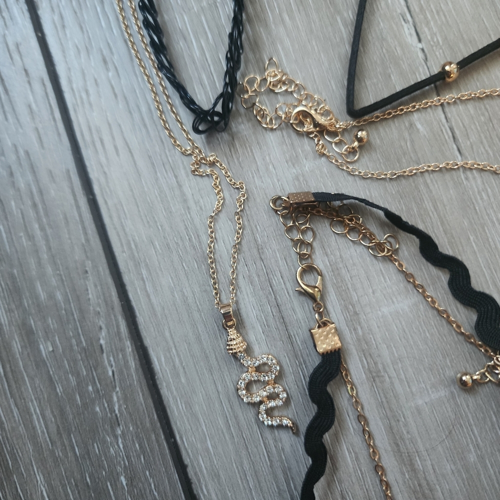 Chokers - Picture 12 of 16